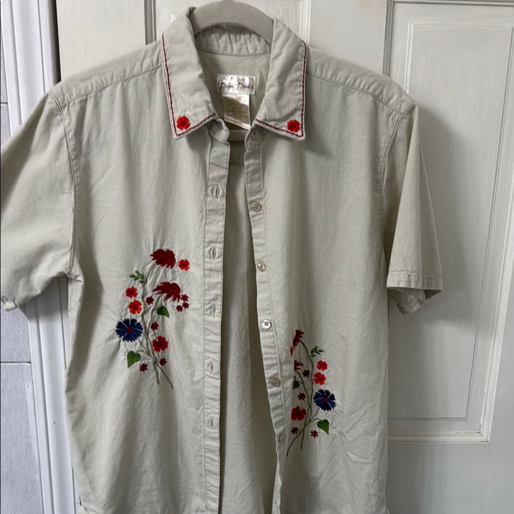 100% Cotton Embroidered Floral Women’s Shirt, Size Medium